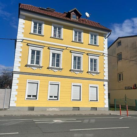 Grosse Ferienwohnung 克拉根福 外观 照片