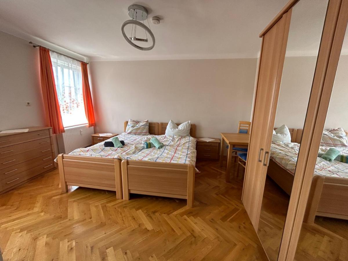 Grosse Ferienwohnung 克拉根福 外观 照片