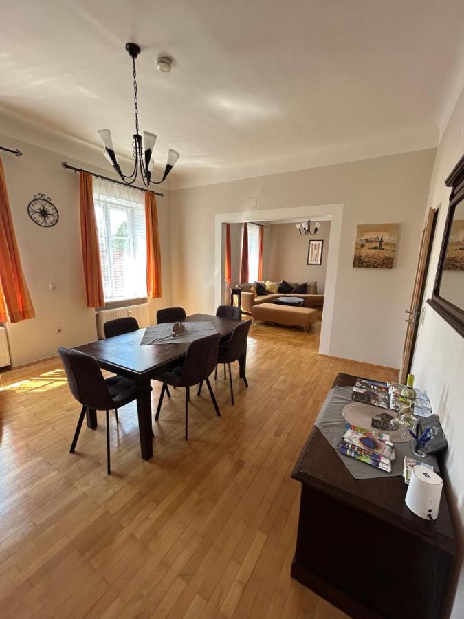 Grosse Ferienwohnung 克拉根福 外观 照片